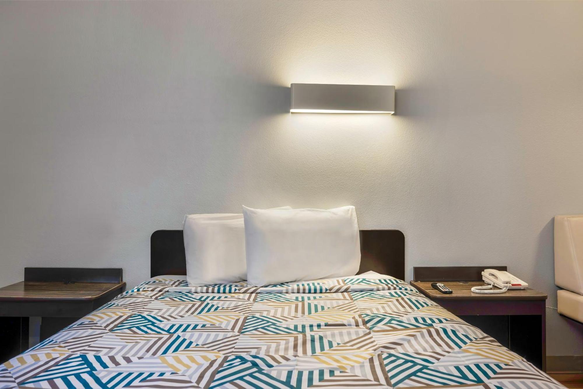 Motel 6 Texas City I-45 Экстерьер фото