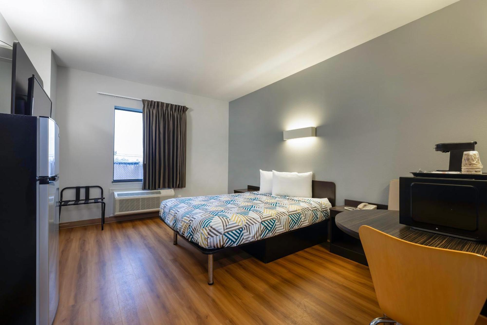 Motel 6 Texas City I-45 Экстерьер фото